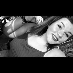 Meet your Posher, Casandra